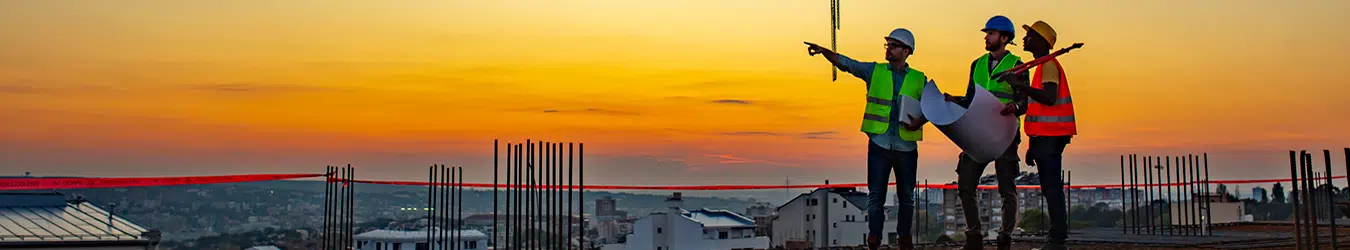 Un travailleur de la construction sur un chantier