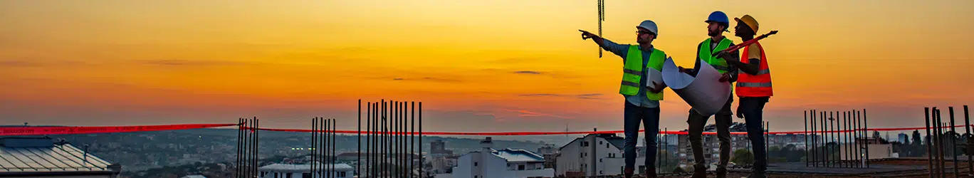 Un travailleur de la construction sur un chantier